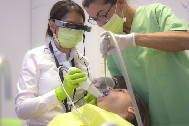 Penanganan Gigi Dan Mulut Di Klinik Gigi Jakarta Serta Waktu Yang Tepat Untuk Periksa Ke Dokter Gigi
